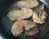 Foto del paso 1 de la receta: Hígado de cordero en refrito con piñones