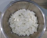 Foto langkah ke 2 dari resep Egg 'n' Fish Mentai Spicy Rice.