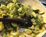 Foto del paso 1 de la receta: Tortilla de zapallitos y zuchini en microondas