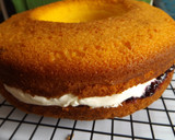 Foto del paso 2 de la receta: Savarín de maíz con relleno de cerezas y arándanos con nata
