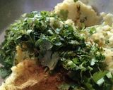 A picture of step 12 of Aloo Bharay parathay.