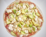 Foto del paso 6 de la receta: Pizza fit de pollo y aguacate