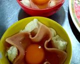 รูปขั้นตอนการทำที่ 4 ของ ไข่ถ้วยขนมปังแฮมมอสเซอล่าชีส