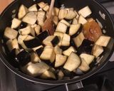 Une image de l'étape 6 de Aubergines violettes aux tomates, gingembre et paprika.