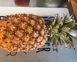 Une image de l'étape 1 de Salade d'ananas aux kiwis et jus de pêches.