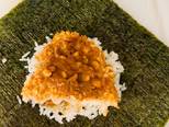 Cơm gói rong biển của Nhật (Fish Onigirazu) bước làm 4 hình