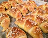 Virslis-szezámos kifli recept fázis 4 fotója