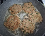 Foto del paso 2 de la receta: Croquetas de atún y cilantro
