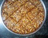 गुड़ मूंगफली चीकी (gud moongfali chikki recipe in hindi) रेसिपी चरण 4 फोटो