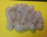 Foto del paso 1 de la receta: Fricasse de pollo con chalotas y champiñones glaseados