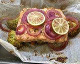 Foto del paso 4 de la receta: Salmón al papillote con verduras y lima