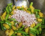 A picture of step 4 of Gavar potato nutty sabji.