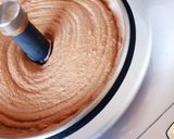 Une image de l'étape 3 de Glace au chocolat 🍫 et glace au chocolat 🍫 éclats de cookies #juin.