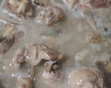 Foto del paso 3 de la receta: Pollo con setas en salsa