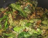 Hình bước làm 2 của món Lá bép xào cá hộp