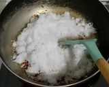 Foto langkah ke 2 dari resep Serundeng Kelapa Pedas Manis.