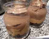 Foto del paso 5 de la receta: Trifle de chocotorta y mousse de chocolate 🍫