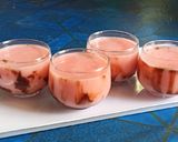 Foto langkah ke 8 dari resep Pudding strawberry susu yang rasanya super endesssss.