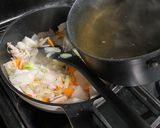 A picture of step 5 of Japanese Tonjiru (Non-halal).