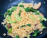 Hình bước làm 2 của món Mì ăn liền xào chay