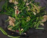 Foto langkah ke 4 dari resep Tumis Bayam Jamur Tiram.