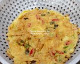 Foto langkah ke 4 dari resep Telur Dadar Gimbal.