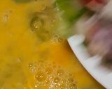 Foto langkah ke 3 dari resep Omelet Mie Mini.