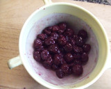 Foto del paso 1 de la receta: Bizcocho con cerezas, chantilly y chocolate