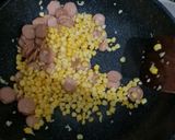 Foto langkah ke 3 dari resep Corn & sosis lada hitam.