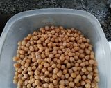 Foto del paso 1 de la receta: Galletas dulces de garbanzos con avena, semillas y chocolate
