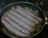 Foto del paso 3 de la receta Longanizas encebolladas al vino blanco