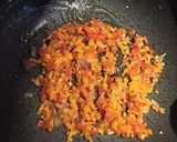Foto del paso 2 de la receta: Salsa con hongos de pino