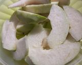 Foto langkah ke 2 dari resep Rujak jambu kristal.