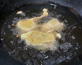 A picture of step 8 of Fried lotus roots.