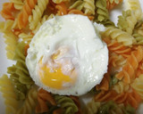 Foto del paso 3 de la receta: Huevo especial con pasta 😋😋😋