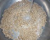 A picture of step 1 of Boiled white chickpeas.