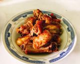 Hình bước làm 4 của món Gà nấu nấmSườn muối rang