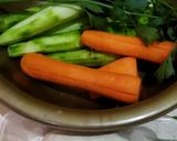 Foto langkah ke 1 dari resep Sup Oyong Tahu (tambah Bihun dan Telur).