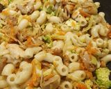 A picture of step 6 of Chicken veggies macronies.