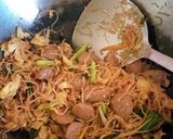 Foto langkah ke 8 dari resep Bihun goreng bakso.