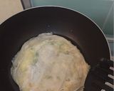 Foto langkah ke 4 dari resep Martabak Telur Simpel.