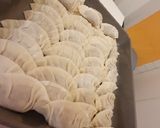 Foto del passaggio 4 della ricetta Gyoza con carne