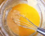 Hình bước làm 2 của món Egg roll cookies