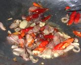Foto langkah ke 2 dari resep Udang Tumis Bunga Bawang#Week04.