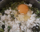 Foto del paso 3 de la receta: Tortitas de brócoli con champiñones