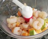 Foto del paso 5 de la receta Pastel frío de salmón, gambas y aguacate