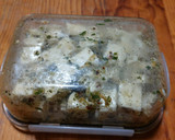 Foto del paso 4 de la receta: Queso panela marinado con hierbas a la mexicana
