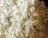 Tejszínes-póréhagymás-füstölt sajtos csirkeragu recept fázis 5 fotója