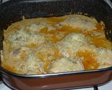 Tejfölös-fokhagymás mártásban sült gombás csirkecomb recept fázis 5 fotója