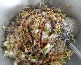 Foto langkah ke 4 dari resep 16. Bihun Goreng campur Singapore.